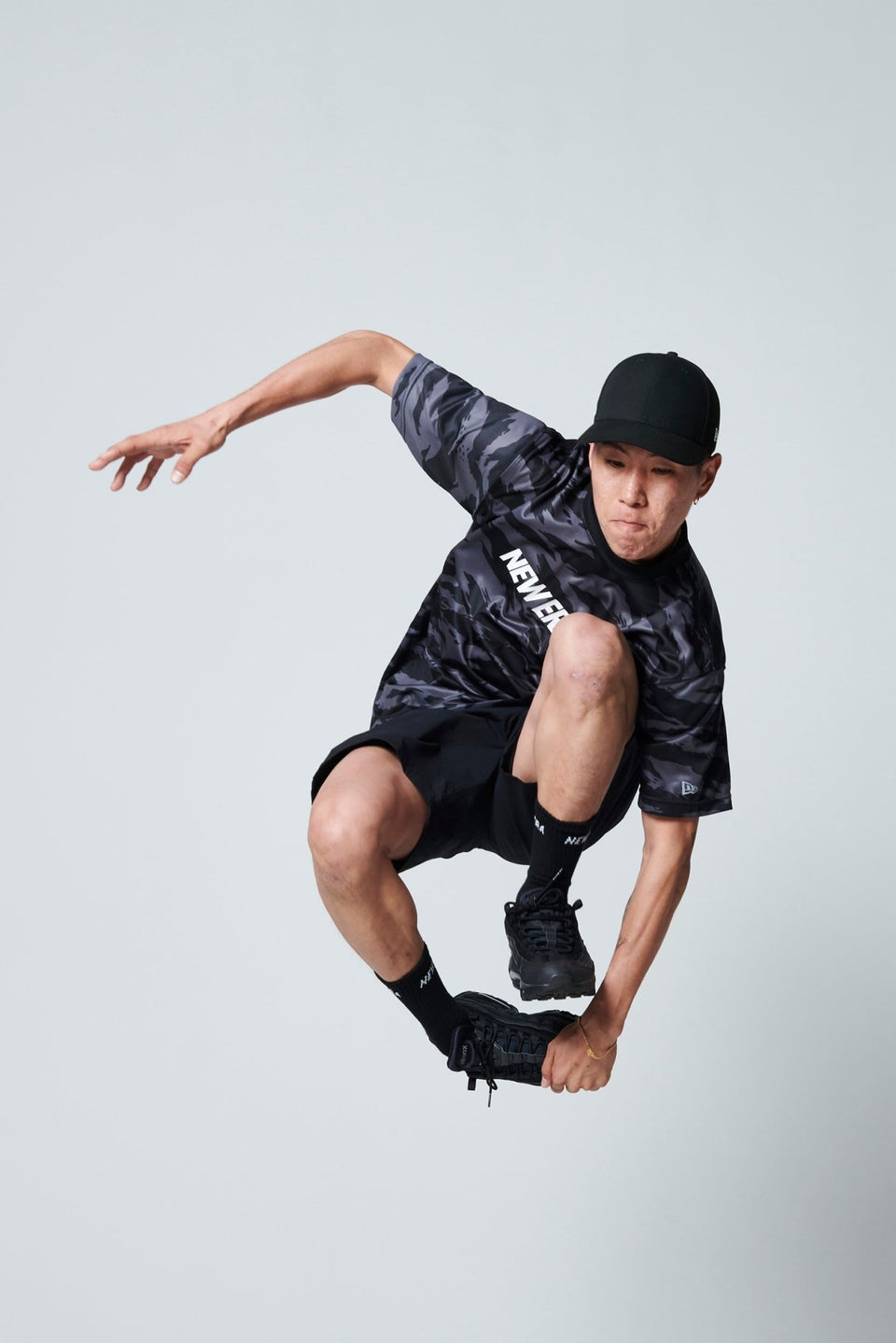 半袖 テック Tシャツ タイガーストライプカモ ブラック【 Performance Apparel 】 - 13264237-S | NEW ERA ニューエラ公式オンラインストア