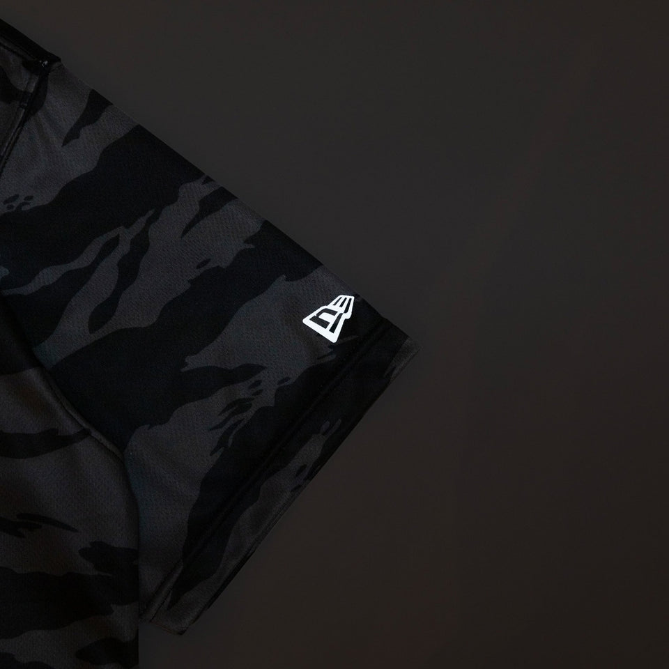 半袖 テック Tシャツ タイガーストライプカモ ブラック【 Performance Apparel 】 - 13264237-S | NEW ERA ニューエラ公式オンラインストア
