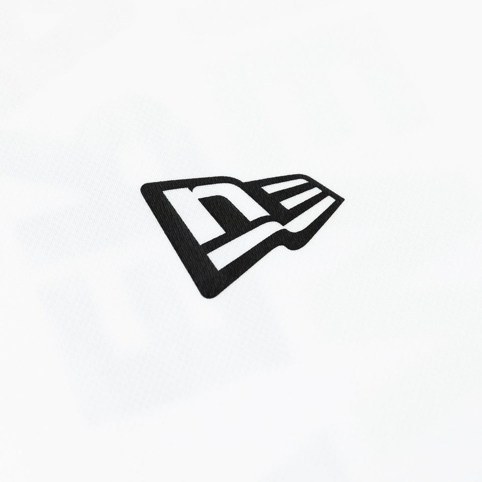 半袖 テック Tシャツ リア バーチカルロゴ ホワイト【 Performance Apparel 】 - 13264241-S | NEW ERA ニューエラ公式オンラインストア