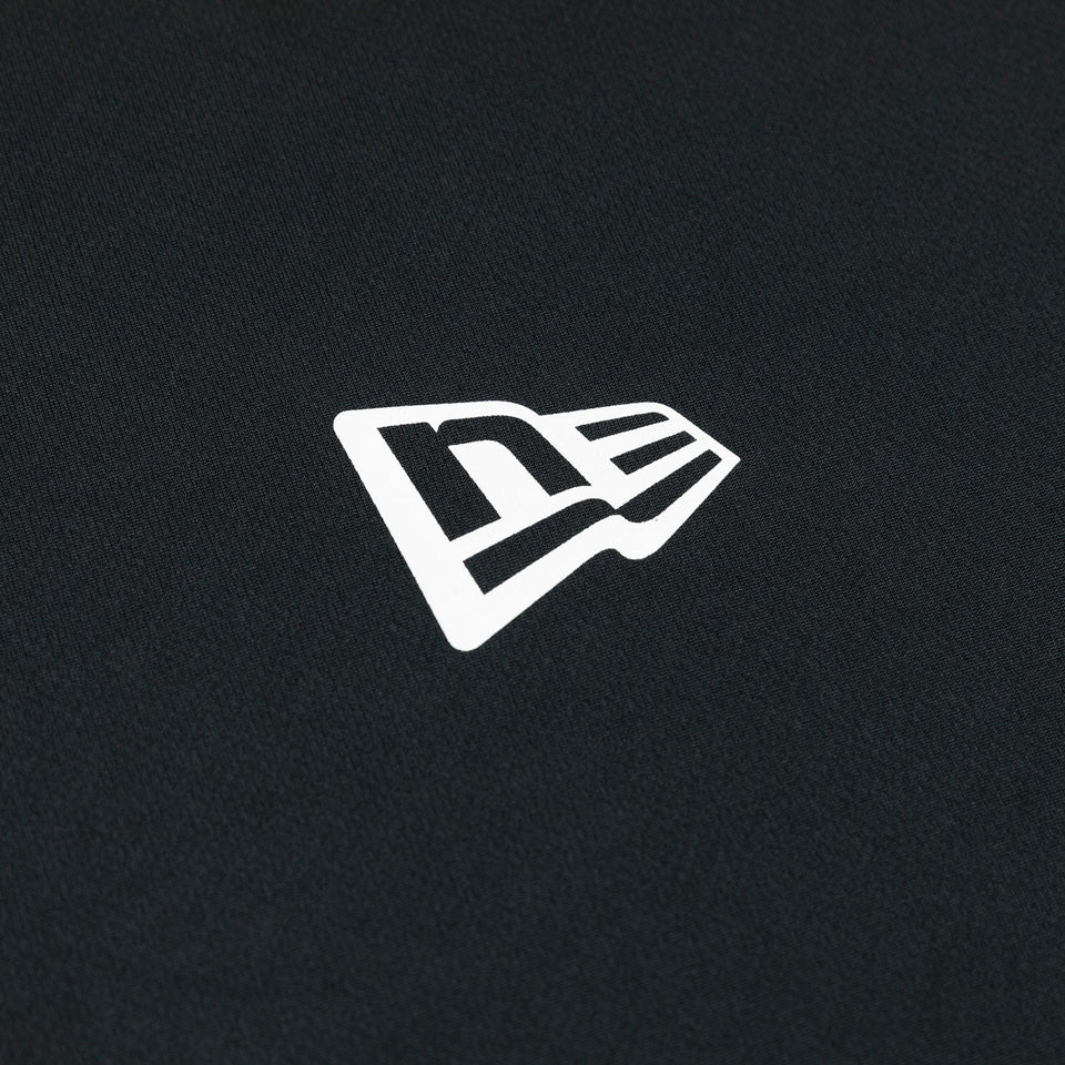 半袖 テック Tシャツ リア バーチカルロゴ ブラック【 Performance Apparel 】 - 13264243-S | NEW ERA ニューエラ公式オンラインストア