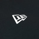 半袖 テック Tシャツ リア バーチカルロゴ ブラック【 Performance Apparel 】 - 13264243-S | NEW ERA ニューエラ公式オンラインストア