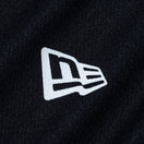 半袖 テックTシャツ ペイズリー バーチカルロゴ ブラック 【 Performance Apparel 】 - 13697247-S | NEW ERA ニューエラ公式オンラインストア