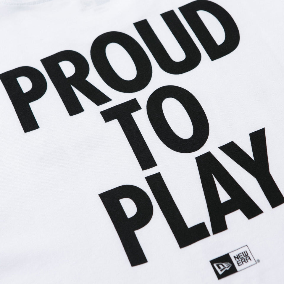 長袖 コットン Tシャツ PROUD TO PLAY ホワイト レギュラーフィット - 12325230-S | NEW ERA ニューエラ公式オンラインストア