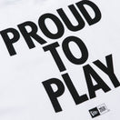 長袖 コットン Tシャツ PROUD TO PLAY ホワイト レギュラーフィット - 12325230-S | NEW ERA ニューエラ公式オンラインストア