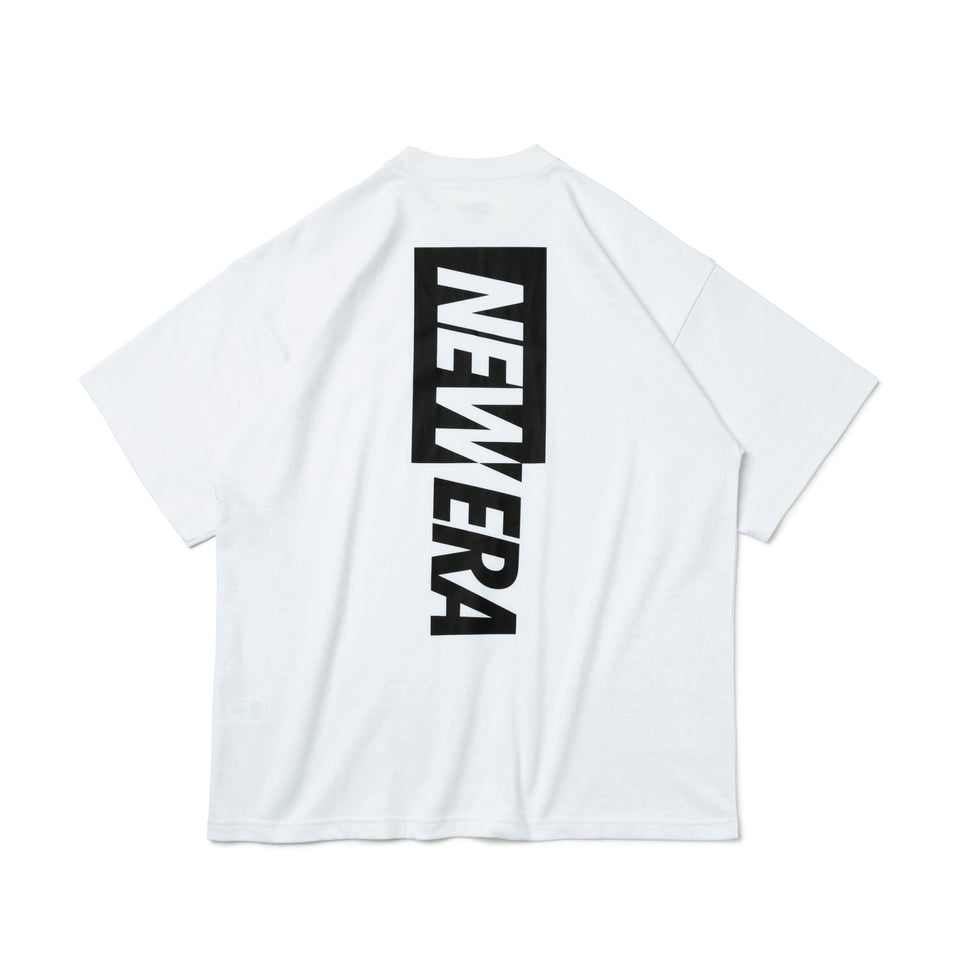 半袖 オーバーサイズド パフォーマンス Tシャツ Rear Vertical Logo バーチカルロゴ ホワイト/ブラック【Performance Apparel】 - 13516845-S | NEW ERA ニューエラ公式オンラインストア