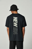 半袖 テック Tシャツ Rear Vertical Logo ブラック【 Performance Apparel 】 - 13755356-S | NEW ERA ニューエラ公式オンラインストア