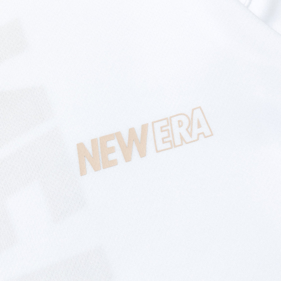 長袖 テック Tシャツ Rear Vertical Logo ホワイト × ベージュ【 Performance Apparel 】 - 13755365-S | NEW ERA ニューエラ公式オンラインストア