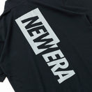 半袖 ハーフジップ パフォーマンス ミッドネック Tシャツ Rear Vertical Logo ブラック【 Performance Apparel 】 - 14121970-S | NEW ERA ニューエラ公式オンラインストア