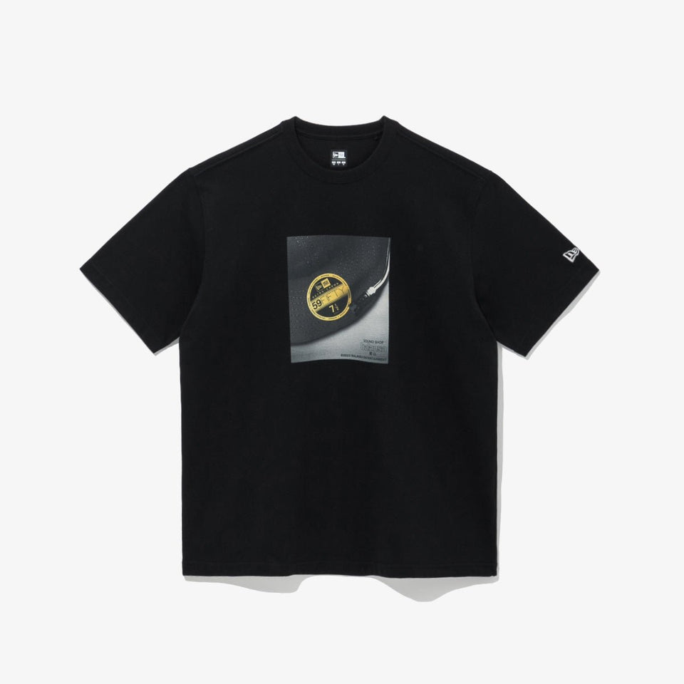 半袖 パフォーマンス Tシャツ SOUND SHOP balansa キャップテーブル ブラック - 13870626-S | NEW ERA ニューエラ公式オンラインストア