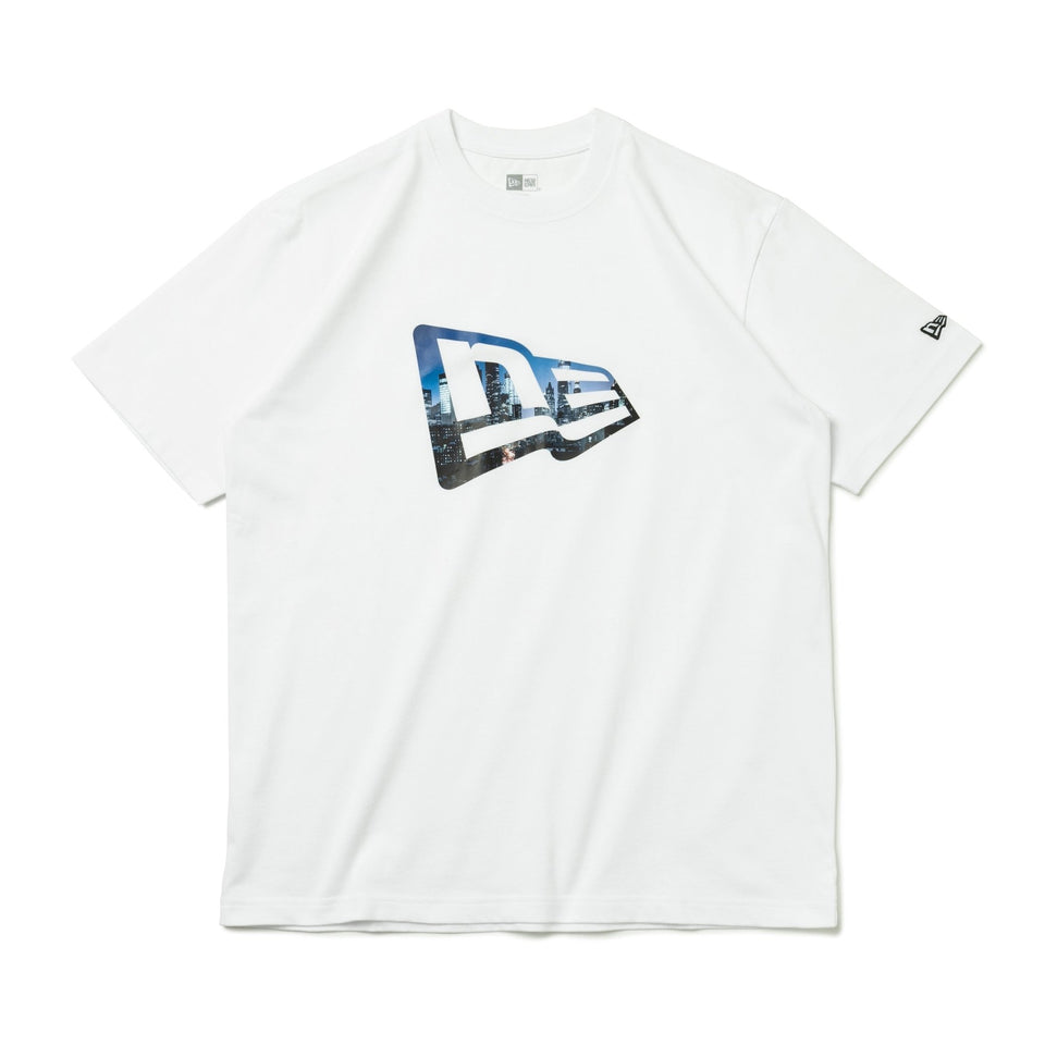 半袖 パフォーマンス Tシャツ The City Lights フラッグロゴ ホワイト レギュラーフィット - 13516710-S | NEW ERA ニューエラ公式オンラインストア