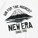 半袖 コットン Tシャツ USコットン Aim For The Highest ホワイト レギュラーフィット 【ニューエラ アウトドア】 - 13061529-S | NEW ERA ニューエラ公式オンラインストア