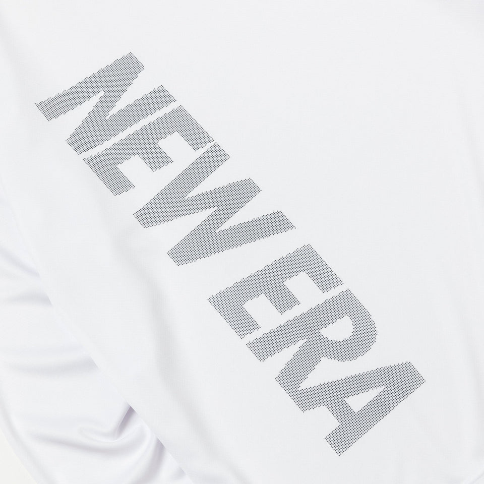 長袖 テック Tシャツ Vertical Dot Logo ホワイト 【 Performance Apparel 】 - 14121992-S | NEW ERA ニューエラ公式オンラインストア
