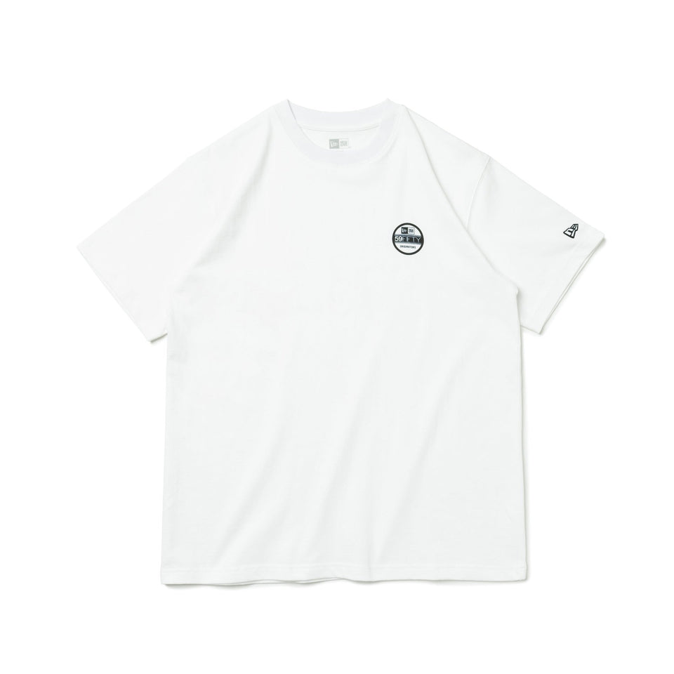 半袖 コットン Tシャツ Visor Sticker Mini バイザーステッカー ホワイト/ブラック レギュラーフィット - 13534568-S | NEW ERA ニューエラ公式オンラインストア