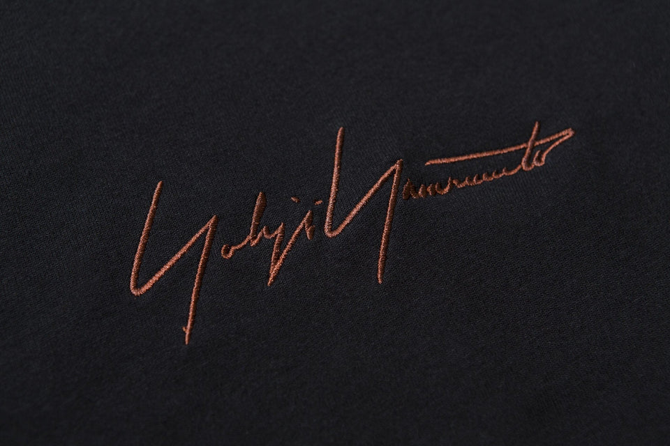 コットン Tシャツ Yohji Yamamoto FW19 シグネチャーロゴ ブラック - 12146520-S | NEW ERA ニューエラ公式オンラインストア