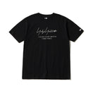 半袖 コットン Tシャツ Yohji Yamamoto FW20 シグネチャーロゴ パリ ブラック レギュラーフィット - 12579104-S | NEW ERA ニューエラ公式オンラインストア