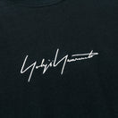 半袖 コットン Tシャツ Yohji Yamamoto SS21 シグネチャーロゴ ブラック レギュラーフィット - 12736992-S | NEW ERA ニューエラ公式オンラインストア