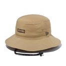 アドベンチャーライト Tech Stretch NEW ERA ロゴ カーキ【ニューエラアウトドア】 - 13516216-SM | NEW ERA ニューエラ公式オンラインストア