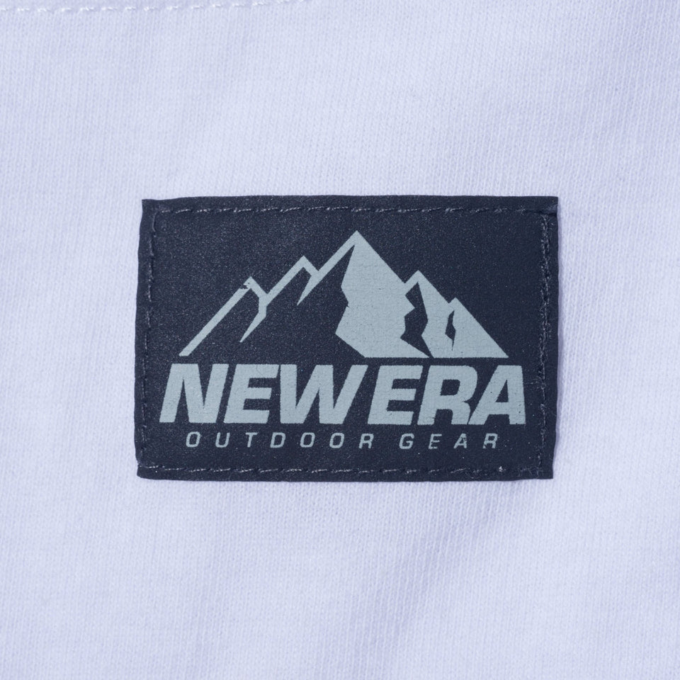 半袖 USコットン ポケット Tシャツ NEW ERA Outdoor Gear Label ホワイト レギュラーフィット 【ニューエラアウトドア】 - 13516318-S | NEW ERA ニューエラ公式オンラインストア