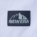 半袖 USコットン ポケット Tシャツ NEW ERA Outdoor Gear Label ホワイト レギュラーフィット 【ニューエラアウトドア】 - 13516318-S | NEW ERA ニューエラ公式オンラインストア