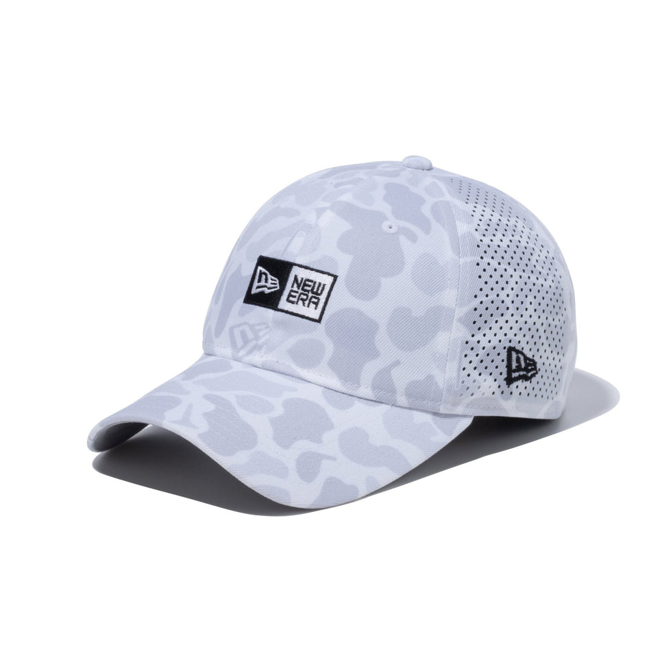 【ゴルフ】 Women's 9TWENTY ロングバイザー Duck Hunter Camo with Golf Ground Box Logo ボックスロゴ ホワイト - 14109136-OSFM | NEW ERA ニューエラ公式オンラインストア