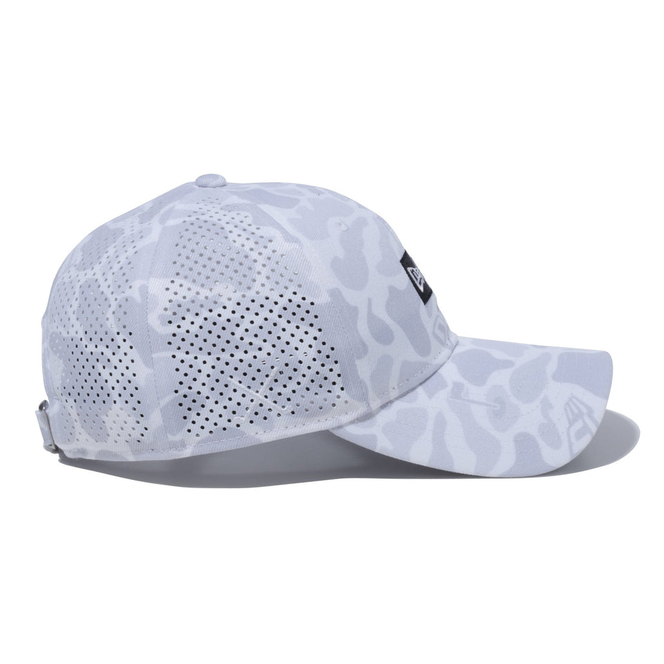 【ゴルフ】 Women's 9TWENTY ロングバイザー Duck Hunter Camo with Golf Ground Box Logo ボックスロゴ ホワイト - 14109136-OSFM | NEW ERA ニューエラ公式オンラインストア