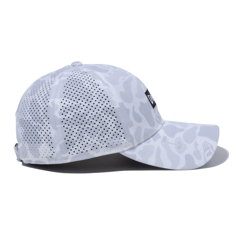 【ゴルフ】 Women's 9TWENTY ロングバイザー Duck Hunter Camo with Golf Ground Box Logo ボックスロゴ ホワイト - 14109136-OSFM | NEW ERA ニューエラ公式オンラインストア