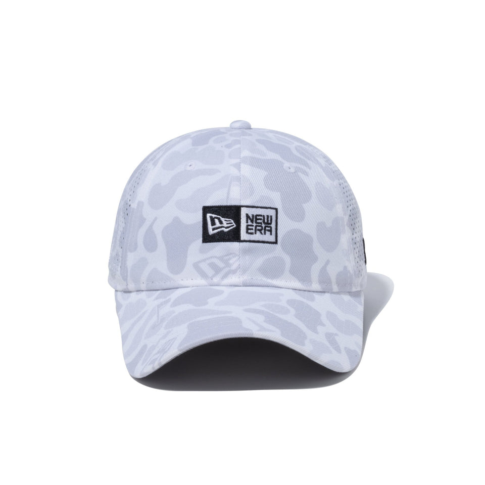 【ゴルフ】 Women's 9TWENTY ロングバイザー Duck Hunter Camo with Golf Ground Box Logo ボックスロゴ ホワイト - 14109136-OSFM | NEW ERA ニューエラ公式オンラインストア