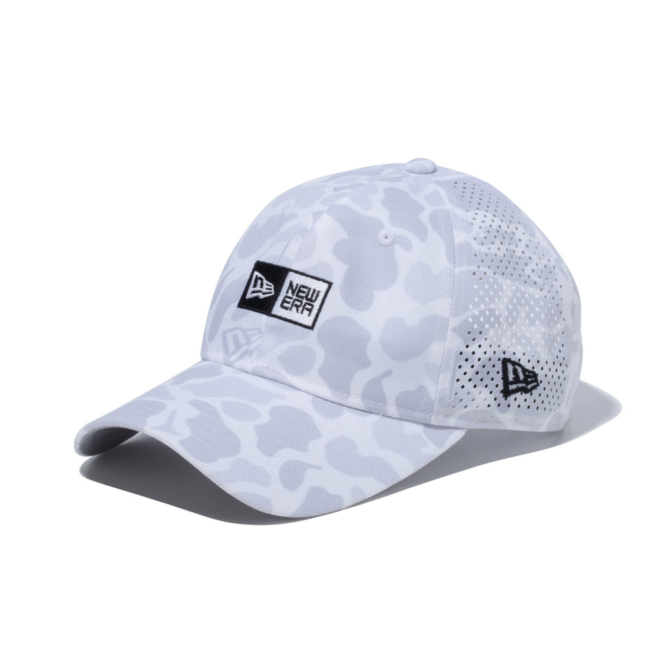 【ゴルフ】 Women's 9TWENTY ロングバイザー Duck Hunter Camo with Golf Ground Box Logo ボックスロゴ ホワイト - 14109136-OSFM | NEW ERA ニューエラ公式オンラインストア