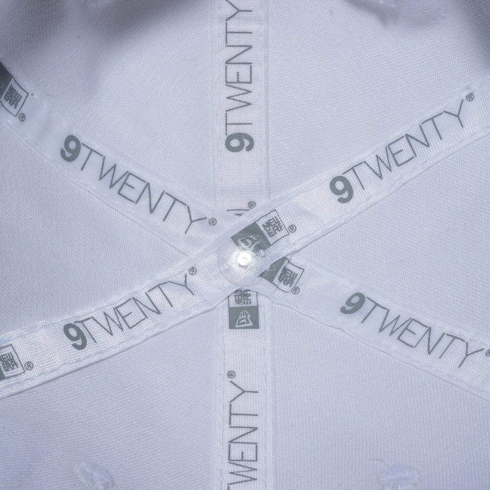 【ゴルフ】WOMEN'S 9TWENTY ロングバイザー Ribbon リボン スクリプトロゴ ホワイト - 13517818-OSFM | NEW ERA ニューエラ公式オンラインストア