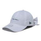【ゴルフ】WOMEN'S 9TWENTY ロングバイザー Ribbon リボン スクリプトロゴ ホワイト - 13517818-OSFM | NEW ERA ニューエラ公式オンラインストア