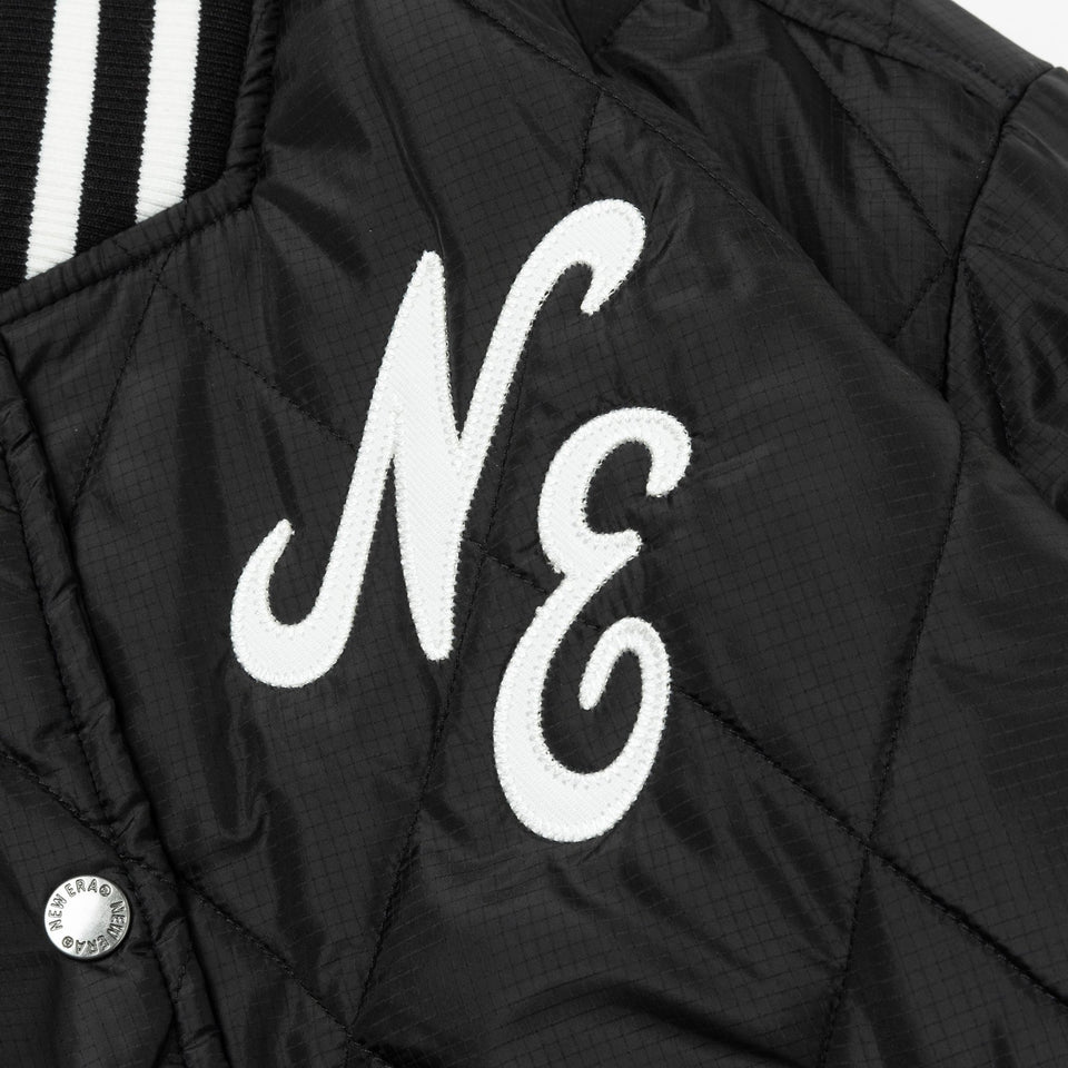 【ゴルフ】 WOMEN'S ライト インサレーティッド バーシティージャケット Classic Logo クラシックロゴ ブラック - 13762676-S | NEW ERA ニューエラ公式オンラインストア