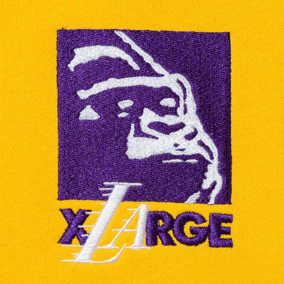 裏毛 スウェット プルオーバーフーディー XLARGE x NBA ロサンゼルス・レイカーズ イエロー - 13113329-S | NEW ERA ニューエラ公式オンラインストア