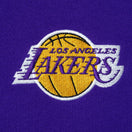 裏毛 スウェット クルーネック XLARGE x NBA ロサンゼルス・レイカーズ パープル - 13113333-S | NEW ERA ニューエラ公式オンラインストア