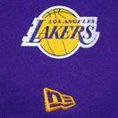 裏毛 スウェット クルーネック XLARGE x NBA ロサンゼルス・レイカーズ パープル - 13113333-S | NEW ERA ニューエラ公式オンラインストア