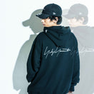 裏毛 コットン スウェット プルオーバーフーディ Yohji Yamamoto SS23 アドレスロゴ ブラック - 13372253-S | NEW ERA ニューエラ公式オンラインストア