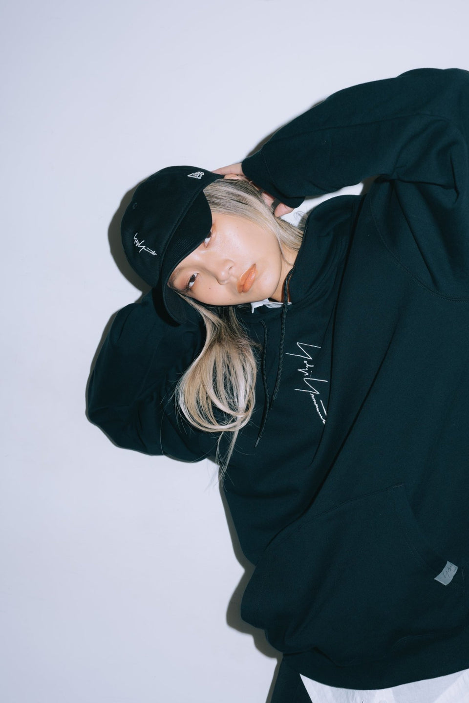裏毛 スウェット プルオーバーフーディー Yohji Yamamoto Vertical Series ブラック - 13056267-S | NEW ERA ニューエラ公式オンラインストア