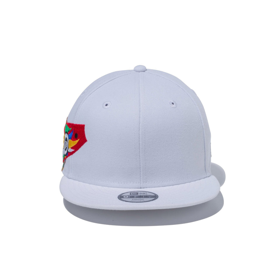 Youth 9FIFTY Taro Okamoto 岡本太郎 鯉のぼり ホワイト - 12654246-YTH | NEW ERA ニューエラ公式オンラインストア