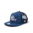 Youth 9FIFTY トラッカー With Heart ニューヨーク・ヤンキース ウォッシュドデニム × スノーホワイト / ストロベリー - 12325516-OSFA | NEW ERA ニューエラ公式オンラインストア