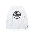 Youth 長袖 コットン Tシャツ スプラッシュペイント バイザーステッカーロゴ ホワイト - 12542568-130 | NEW ERA ニューエラ公式オンラインストア