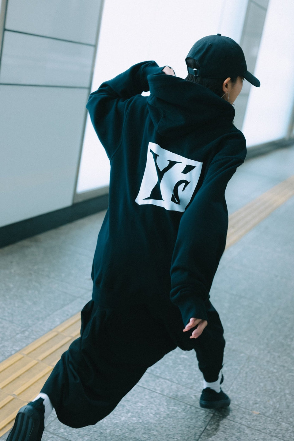 裏毛 プルオーバーフーディー Y's SS22 アイコン ブラック - 13111527-S | NEW ERA ニューエラ公式オンラインストア